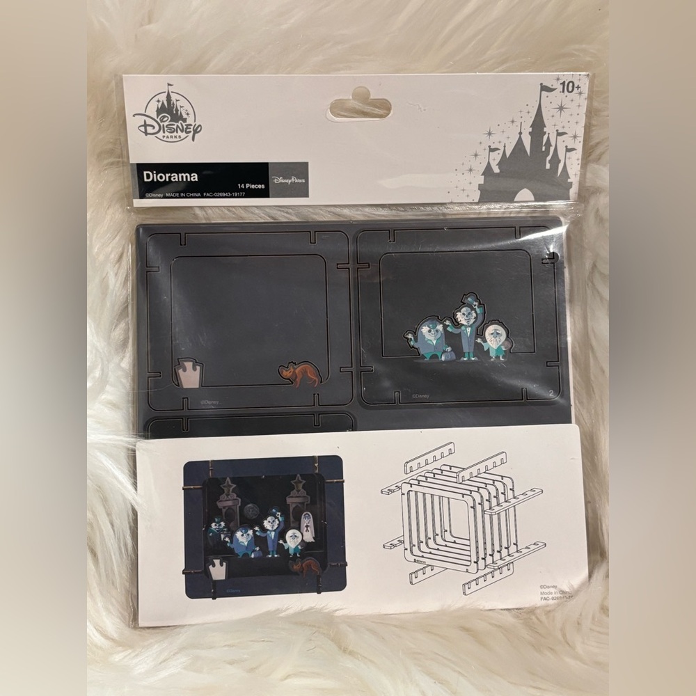 Disney Parks Haunted Mansion 3D Diorama NEW
